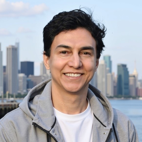 Miguel A Reyes-Mariano's (Leu Seyer) narrative is gaining popularity on digital platforms