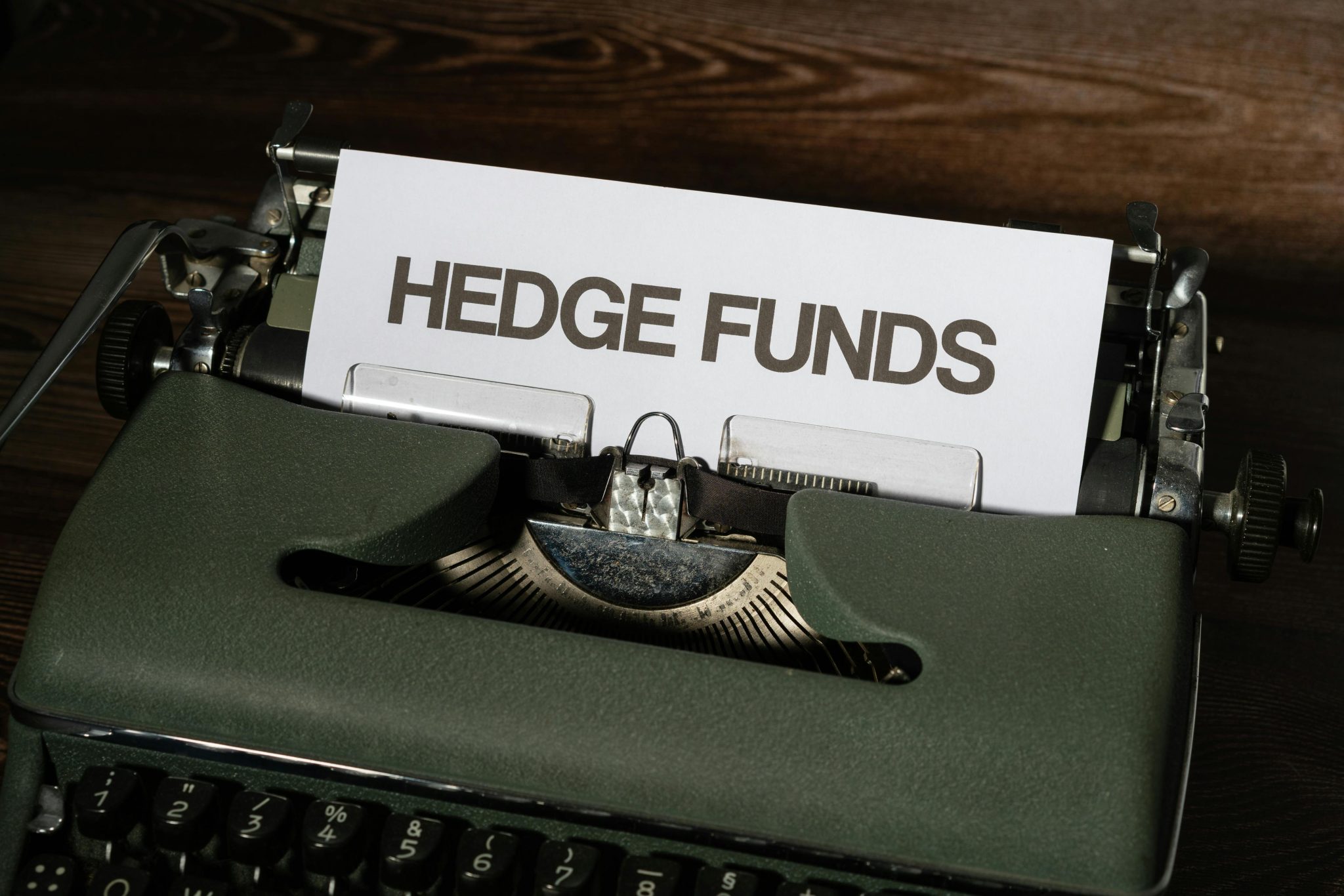 Accredited Investor Guide 2026: Hedge Funds, Alternatives & Private Placements