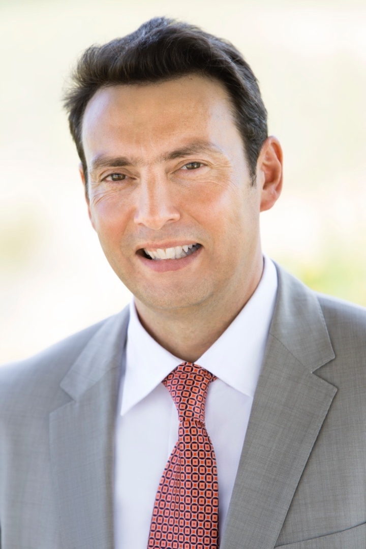 Shaping the Future of Medicine: Dr. Guy Navarra Launches Scholarship for Aspiring Physicians