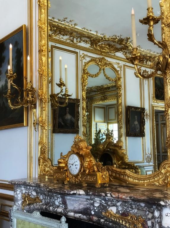 Les Roberts Featured in Blog Exploring the Business of Luxury Art Collecting