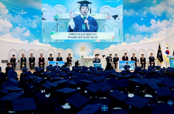 On the 2nd, at the same event, graduate Oh Sun-kyung, a former pastor, delivers the representative testimony.