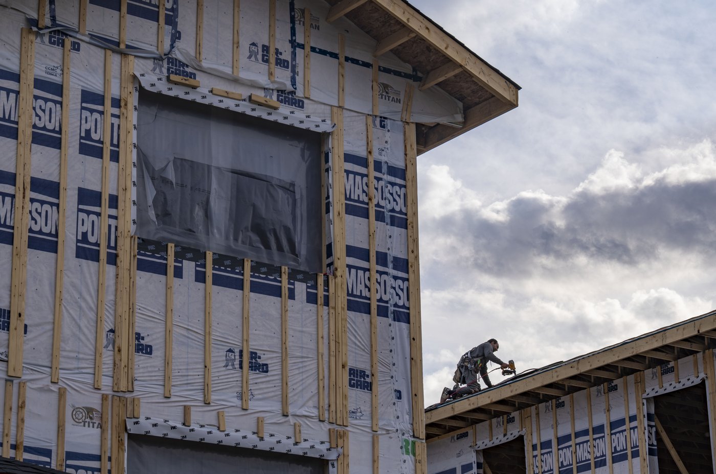 A roofer is seen working on a new housing development in Salaberry-de-Valleyfield, Que., southwest of Montreal on Wednesday, Oct. 22, 2025. THE CANADIAN PRESS/Christinne Muschi