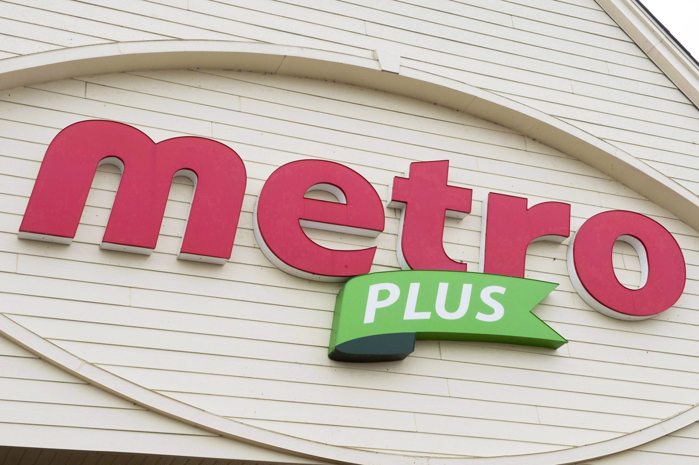 A Metro supermarket is seen in Ste. Marthe-sur-le-Lac, Que., on Sept. 27, 2017. THE CANADIAN PRESS/Ryan Remiorz