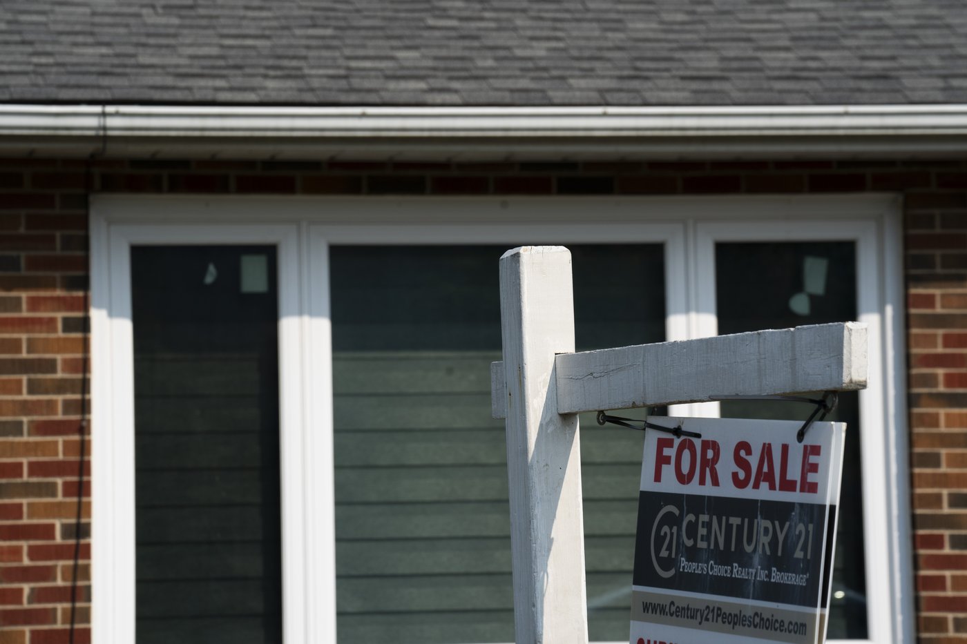 A real estate sign is shown in Vaughan, Ont. on Thursday Sept. 12, 2024. THE CANADIAN PRESS/Paige Taylor White