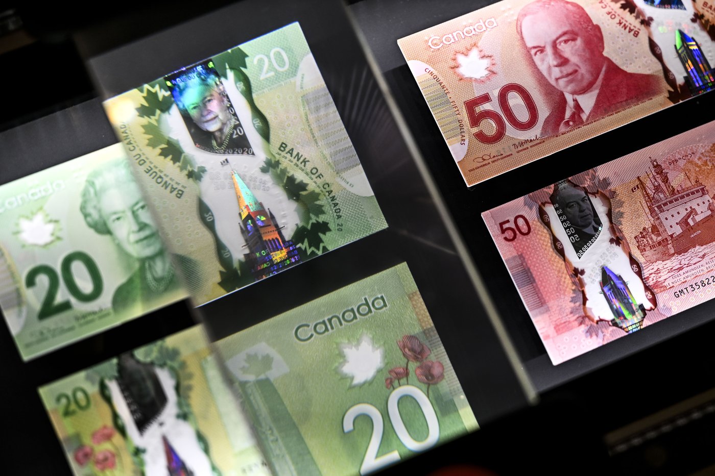 A magnifying glass enlarges the holographic image of Parliament Hill's Peace Tower on a 20 dollar bill issued by the Bank of Canada, shown in a display case at the Bank of Canada Museum in Ottawa, on Wednesday, Sept. 4, 2024. THE CANADIAN PRESS/Justin Tang