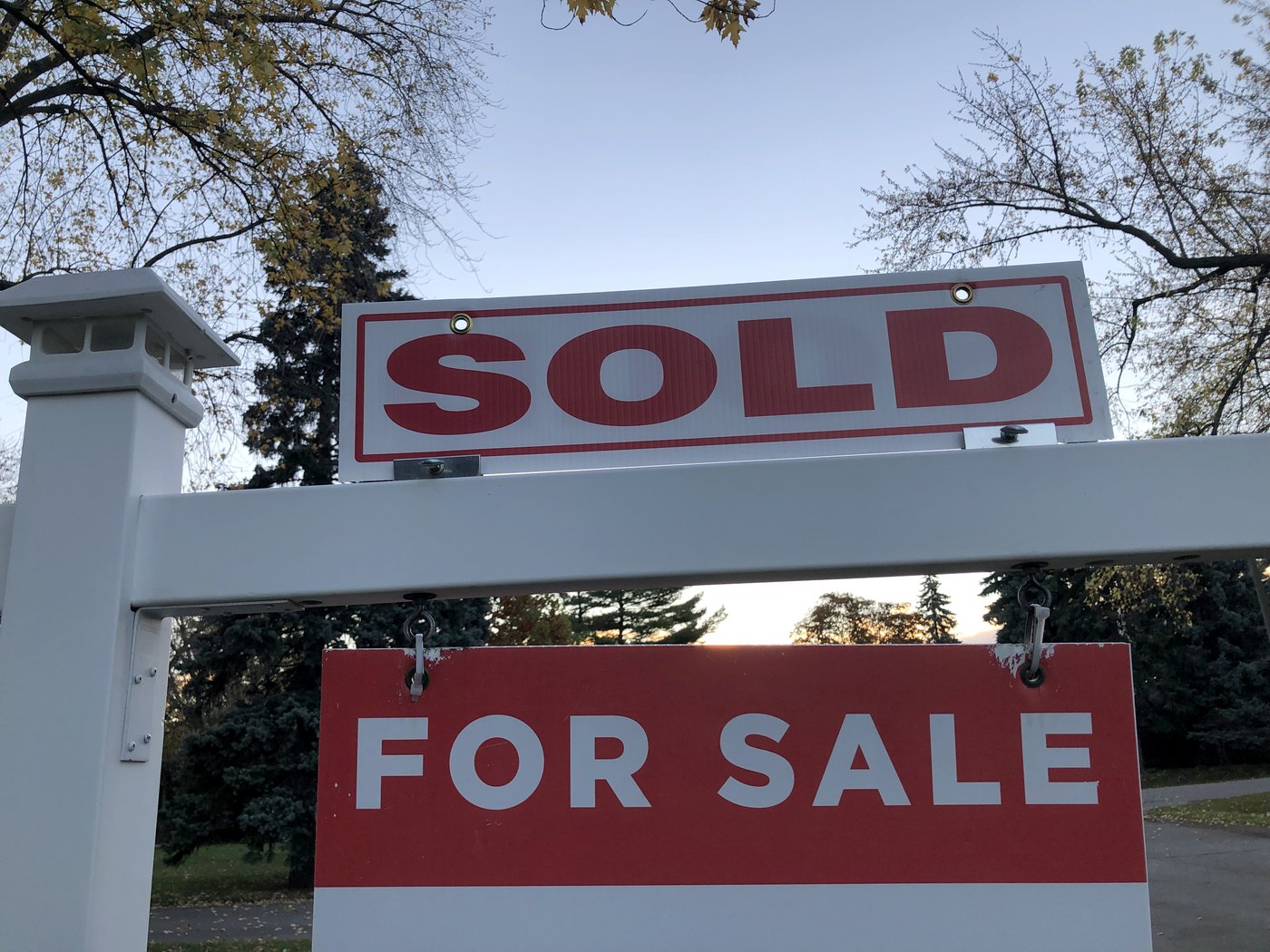 Selling your home without a Realtor saves money, but can be a demanding task