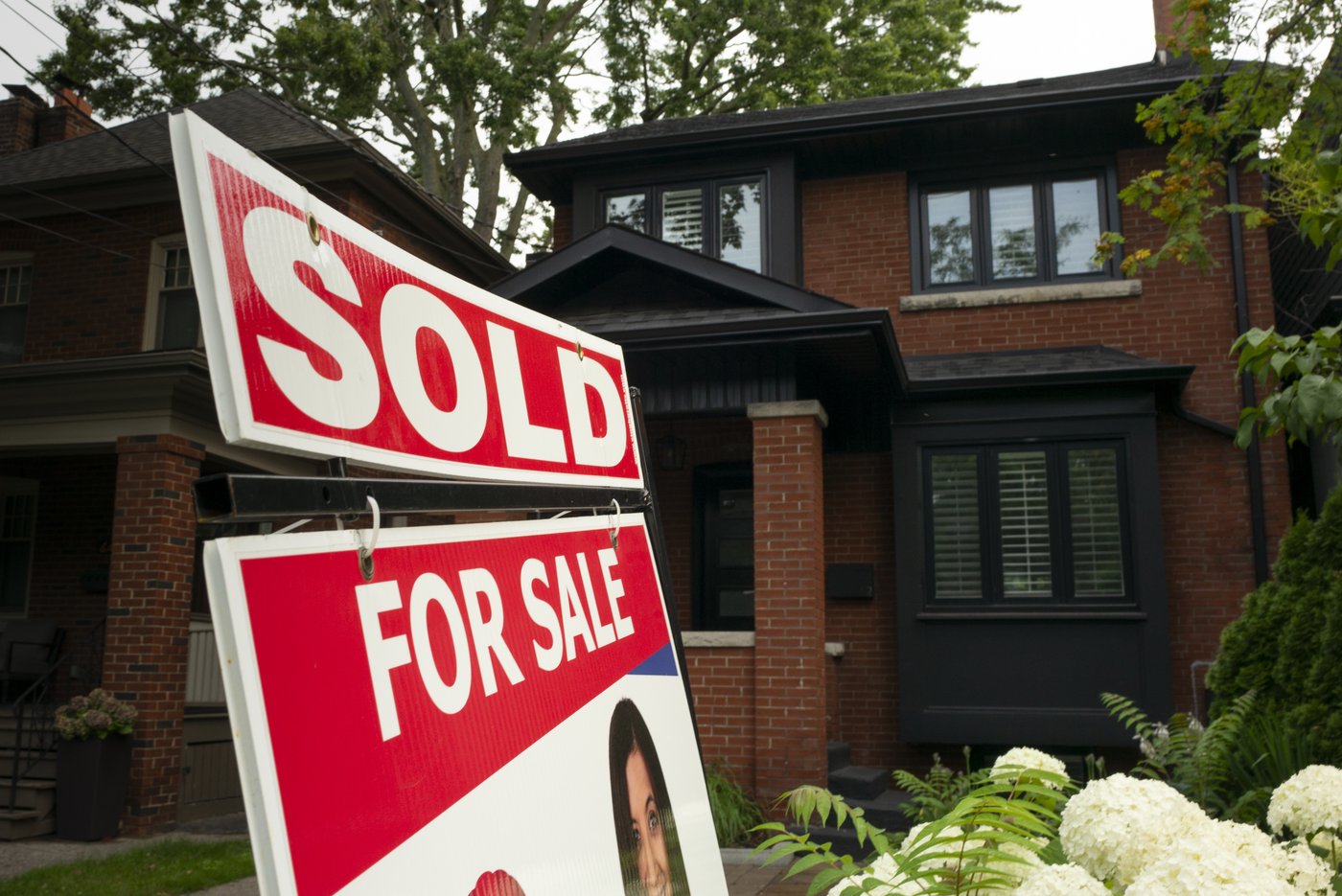 Toronto's real estate board says sales rose in March as prices continued to decline. (Oct. 3, 2025)