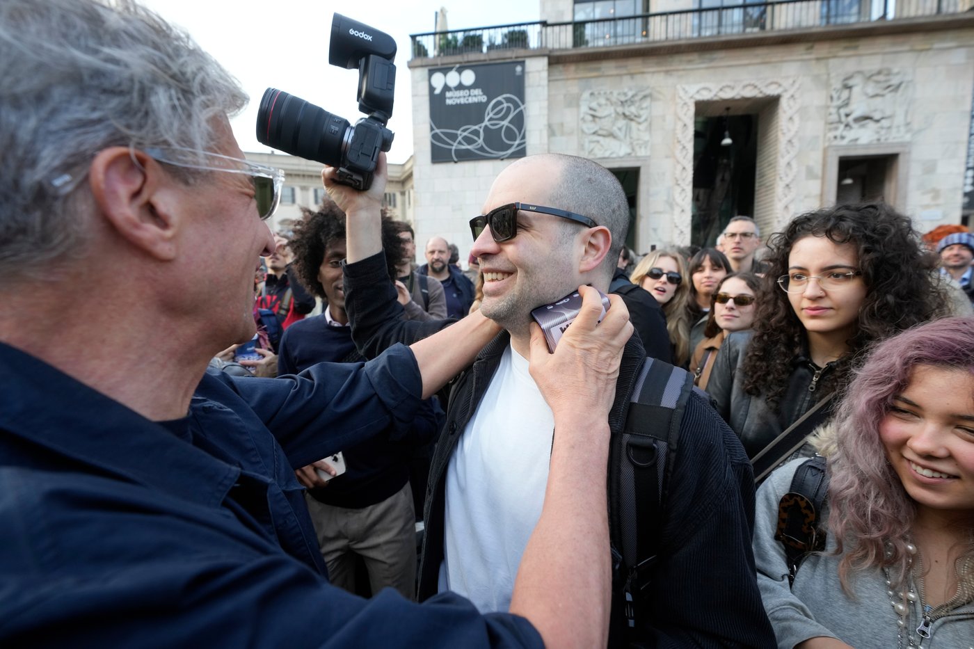 Artist Maurizio Cattelan participates in the objects changing event 'Barter breakfast' in front of the Duomo gothic cathedral, in Milan, Italy, Monday, April 20, 2026. (AP Photo/Luca Bruno)