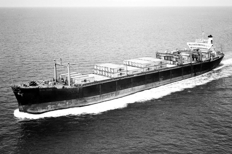 The SS San Juan with a load of Sea-Land containers on its deck. (Photo: industrialhistoryhk.org)
