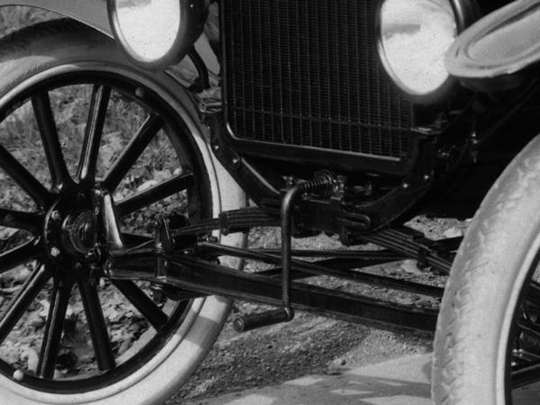 The hand-crank was quickly replaced by the Bendix electric starter. (Photo: pistonheads.com) 