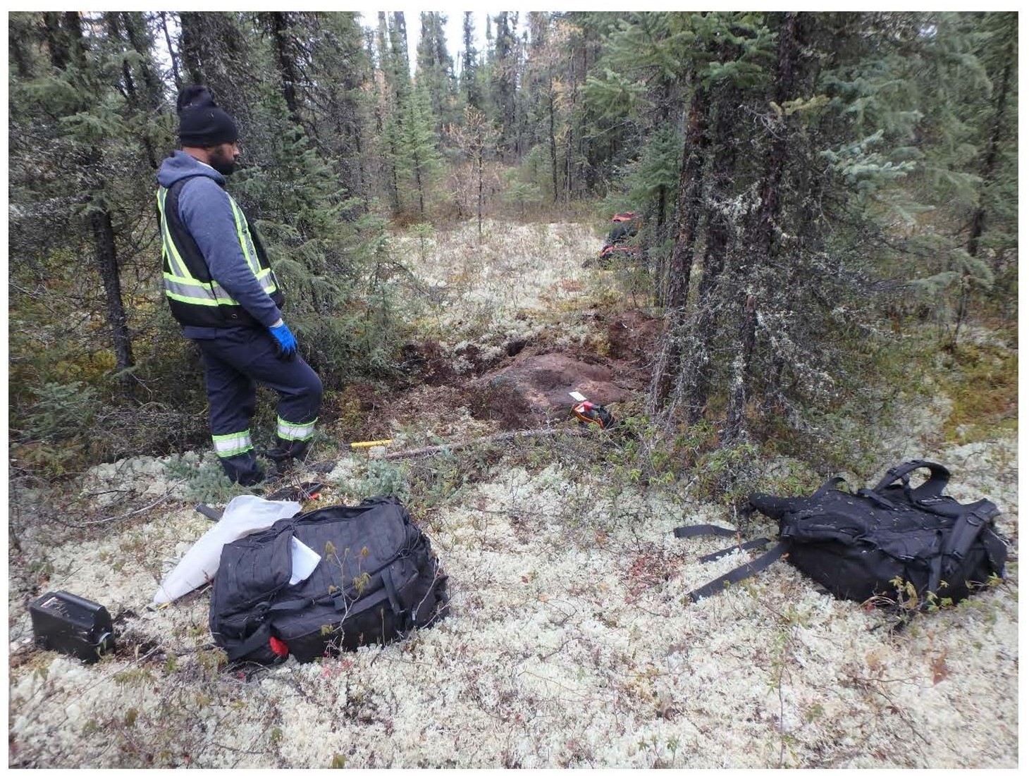 Radioactive boulder discovered at McKenzie Lake in October 2023 (16,000 cps; RS-125)