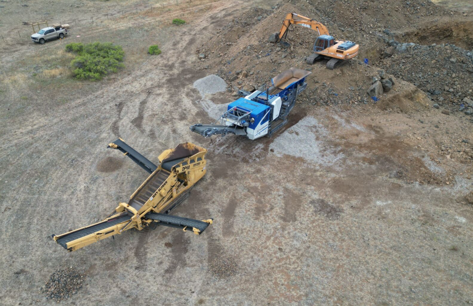 Aerial view of excavating and crushing at the CSM test pit