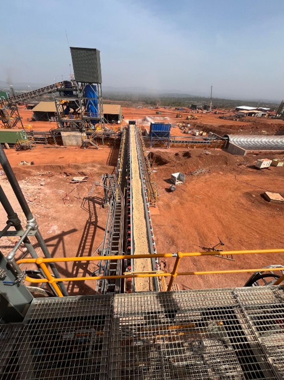 First ore being delivered to Kiniéro mill