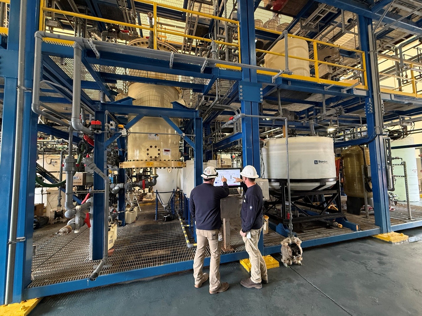 Operators at control panel in front of commercial-scale (8’ x 4’) DLE column at Standard Lithium’s Demonstration Plant near El Dorado, Arkansas.