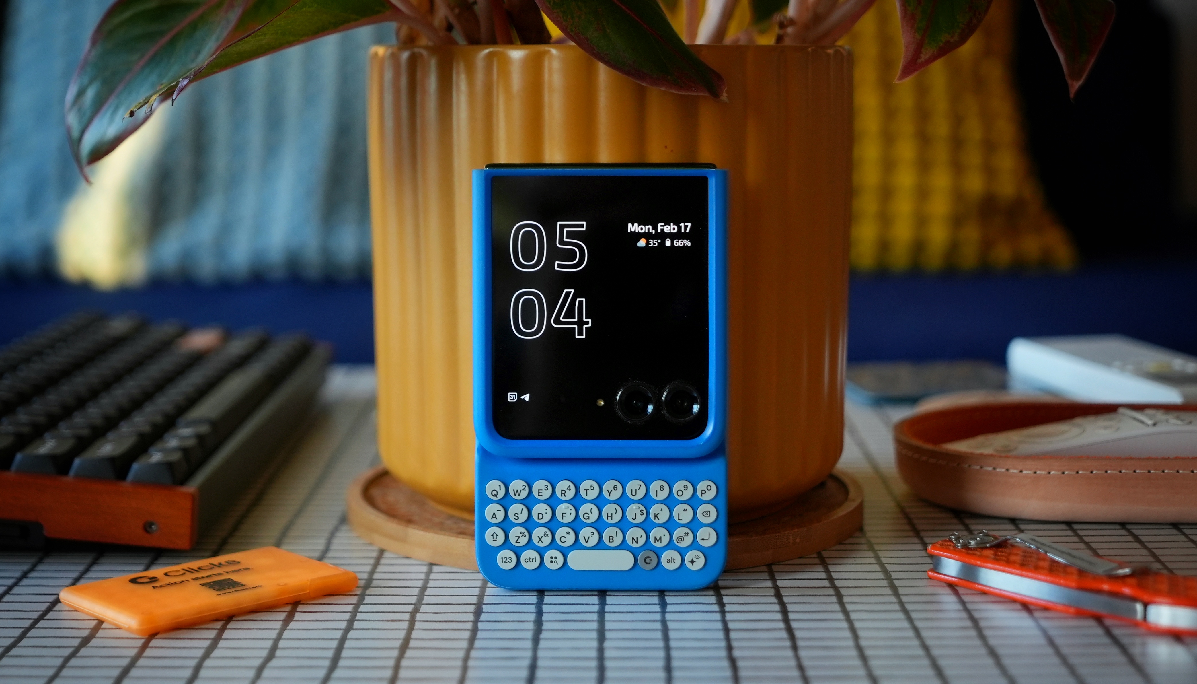 Clicks brings its award-winning iPhone keyboard case to Google