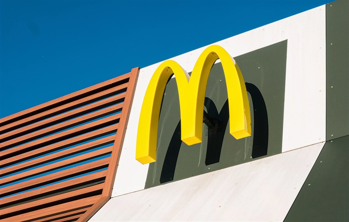 McDonald's restauraunt sign - Stock Editorial Photography