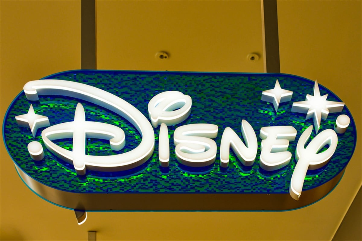 Orlando, Florida. March 01, 2019. Top view of Disney sign at Orlando International Airport . — Stock Editorial Photography