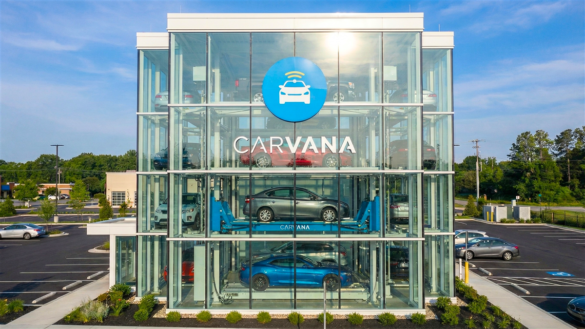 Carvana’s glass car-vending tower showcases its automated used-car retail model and growing digital-auto demand.