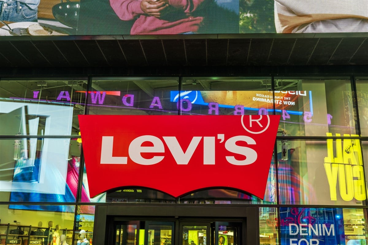 Night view of the Levi's store at Times Square, Broadway, with the address 1540 Broadway displayed in the store windows. New York. USA. — Stock Editorial Photography