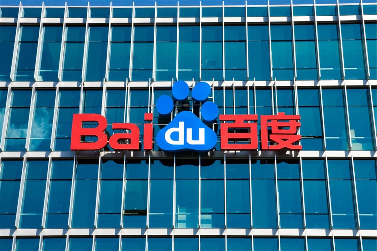Baidu logo on building