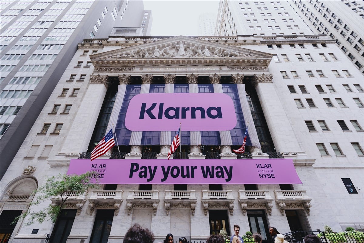 Klarna Facade Banner Reveal