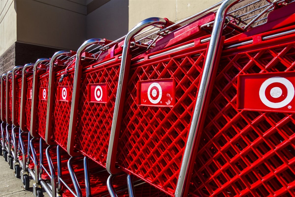 Indianapolis - Circa February 2017: Target Retail Store Baskets. Target Sells Home Goods, Clothing and Electronics XIII — Stock Editorial Photography