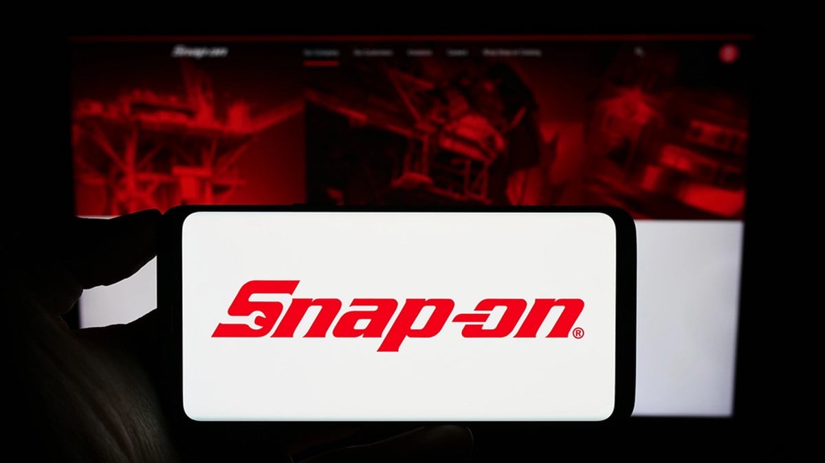Snap-on logo on phone 