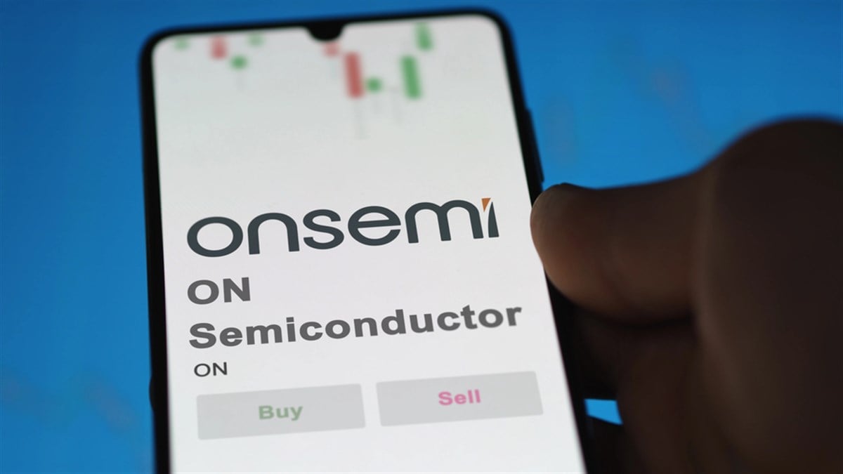 April 09th 2024 , Phoenix, Arizona. Close up on logo of ON Semiconductor on the screen of an exchange. ON Semiconductor price stocks, $ON on a device. — Stock Editorial Photography