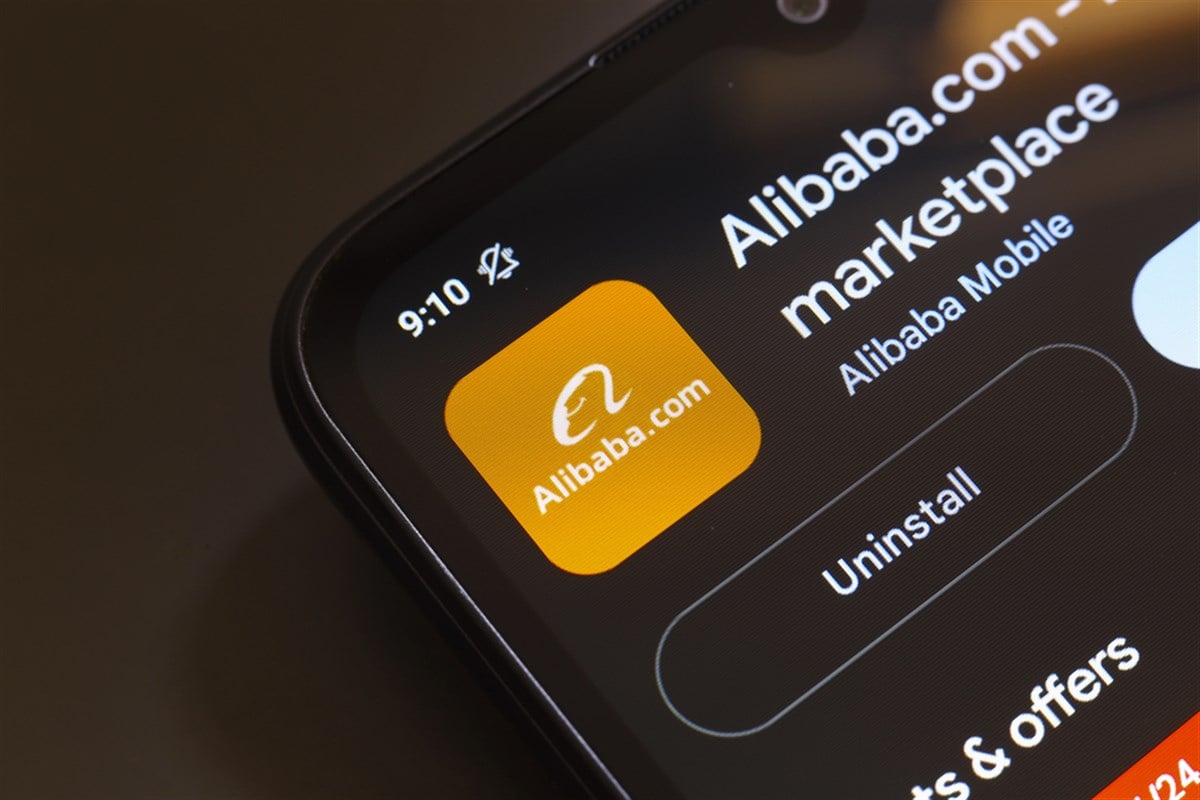 The Alibaba Group app logo appears on the screen of a smartphone in Reno, United States, on November 26, 2024 — Stock Editorial Photography