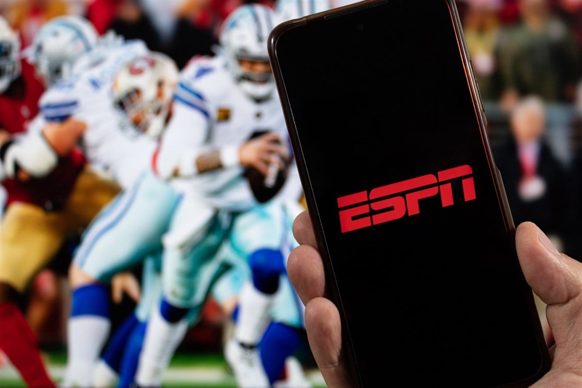 BOGOTA, COLOMBIA - MARCH 05 OF 2025 a male right hand with ESPN Sports tv channel logo inside a smartphone with american football blurred background — Stock Editorial Photography
