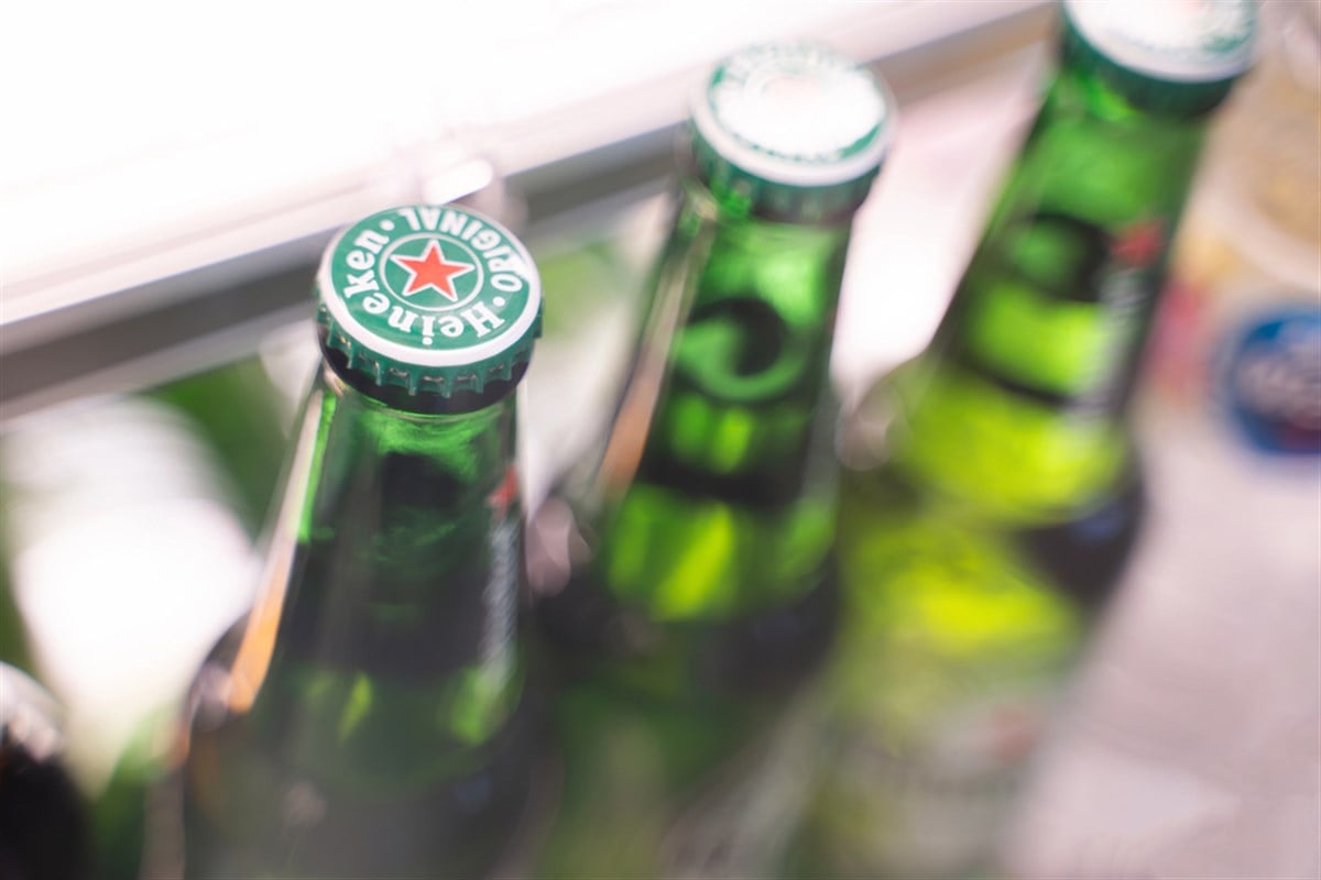 Bangkok, Thailand, February 12, 2024 Heineken, beer. Heineken beer bottles on bokeh light background. Original famous brand beer Popular brand green bottle sold all over the world. — Stock Editorial Photography