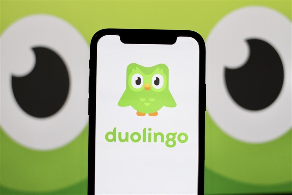 In this photo illustration,the logo of Duolingo.indonesia - June 27th 2024. — Stock Editorial Photography