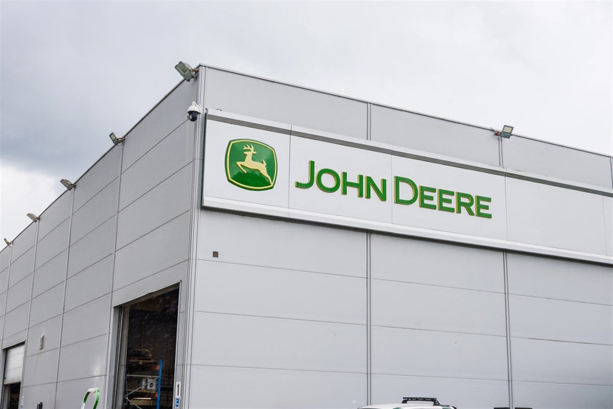 John Deere dealership exterior featuring the green logo on a modern industrial building facade. Kaunas, Lithuania, 19 June 2025 — Stock Editorial Photography