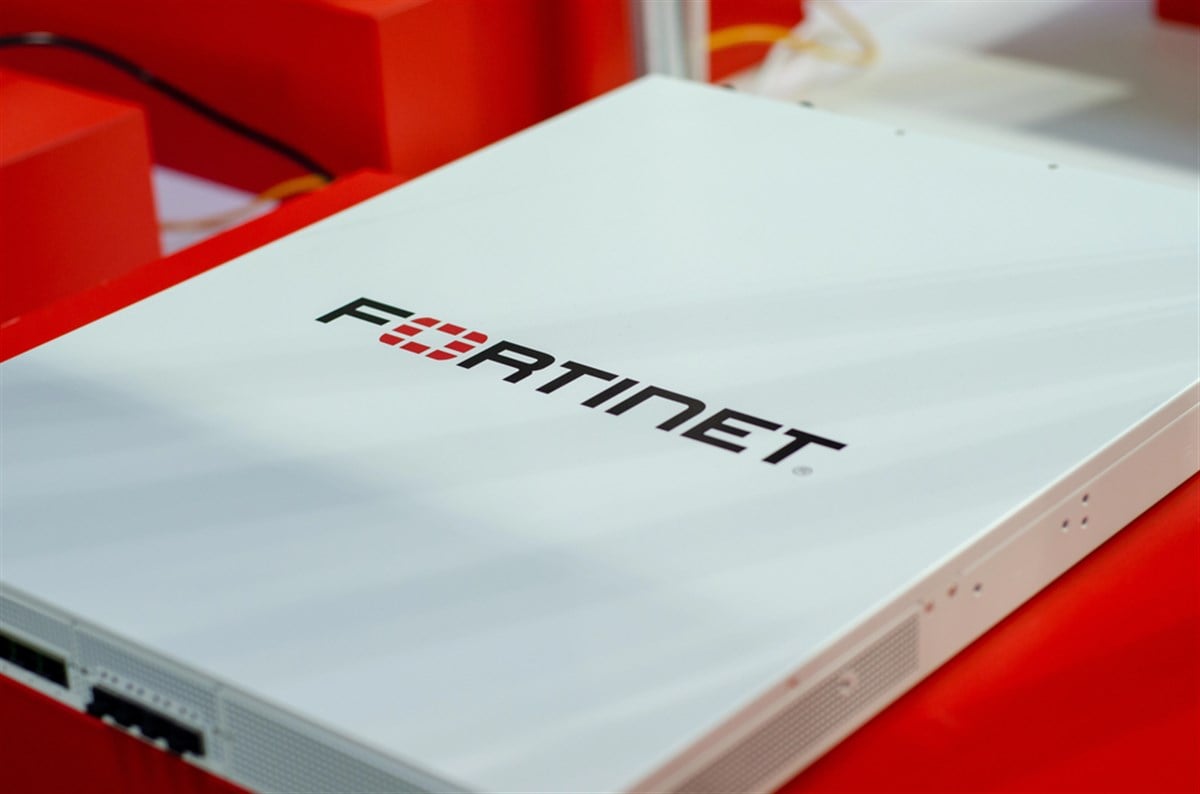 Kyiv, Ukraine - September 28, 2019: Close-up of Fortinet device. — Stock Editorial Photography