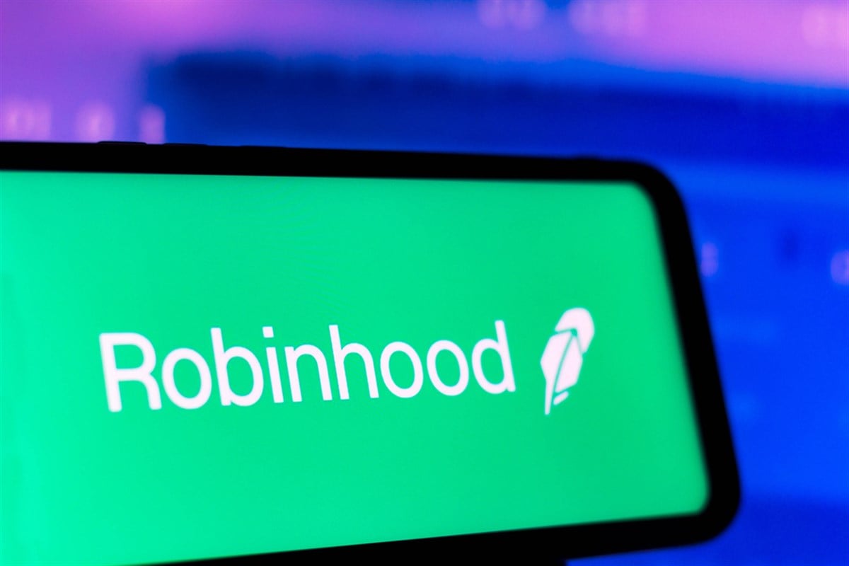 Photo of the robinhood markets logo seen displayed on a smartphone