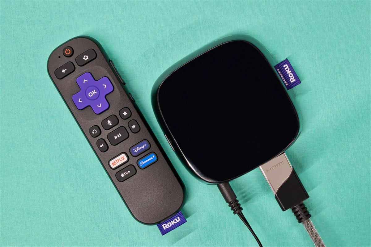 Houston, Texas USA 05-01-2024: Roku streaming media player remote control blue background. — Stock Editorial Photography