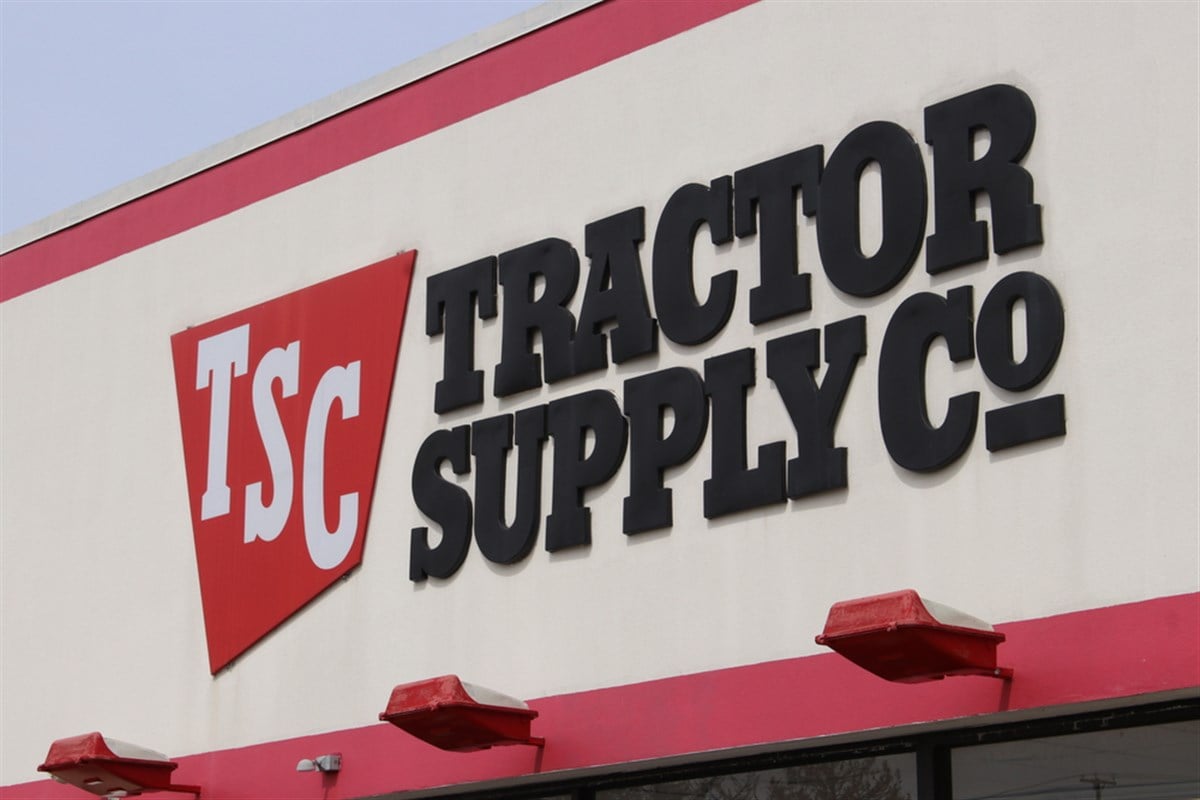 Tractor Supply Sign