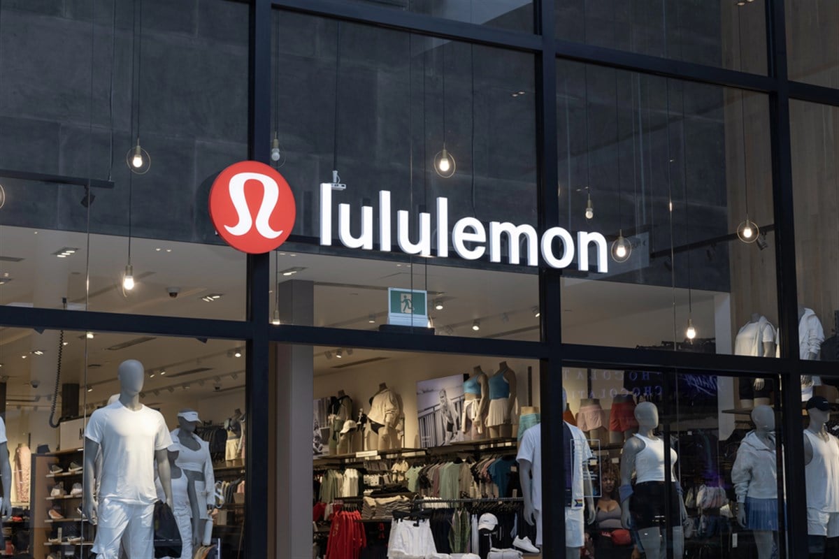 Windsor, ONT - July, 12 2024: lululemon Athletica retail mall location. lululemon Athletica offers yoga and athletic apparel to men and women. — Stock Editorial Photography