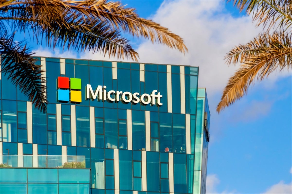 Haifa,Israel - July 22,2022: Microsoft logo on facade of office building on campus of Haifa Israel matam, located at southern entrance to Haifa, is largest and oldest dedicated hi-tech park in Israel — Stock Editorial Photography
