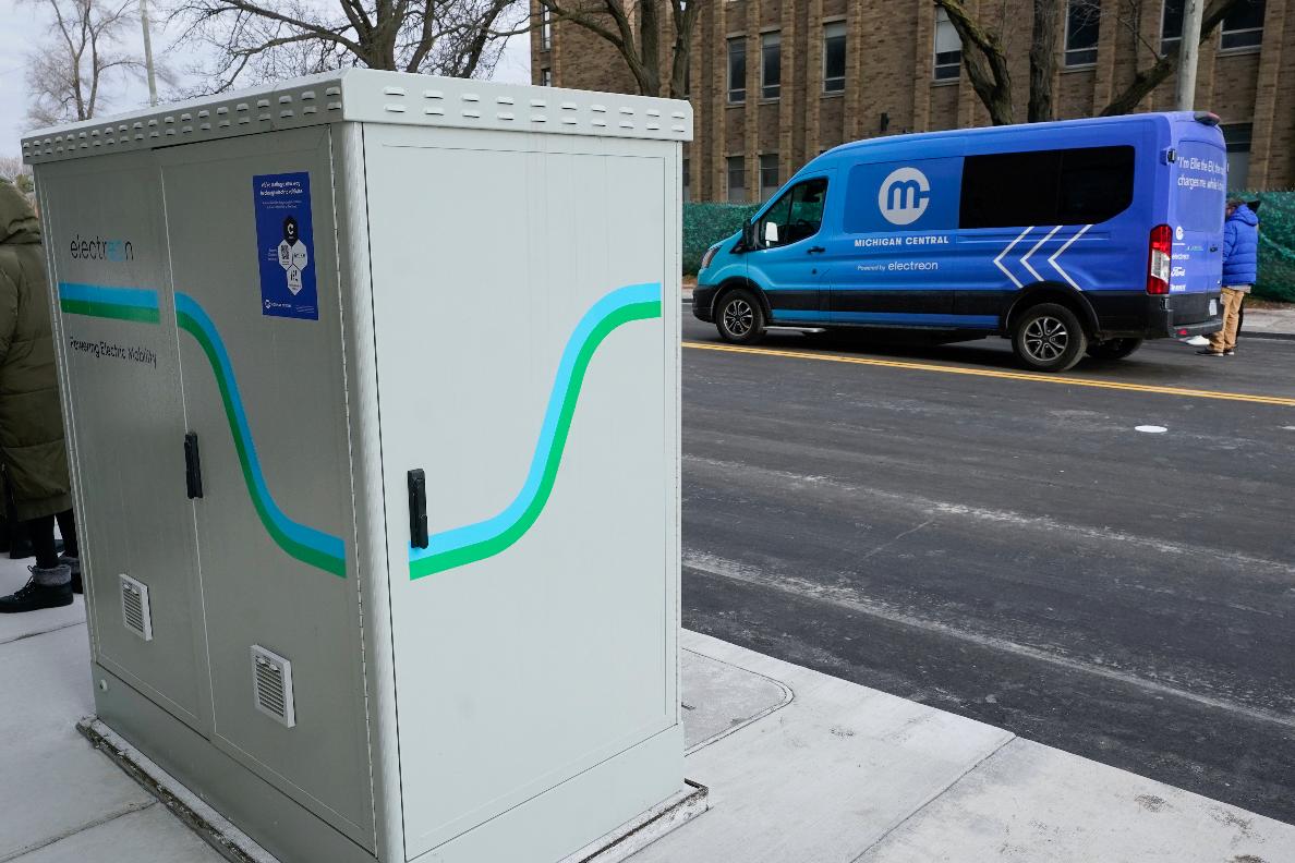 New technology installed beneath Detroit street can charge electric