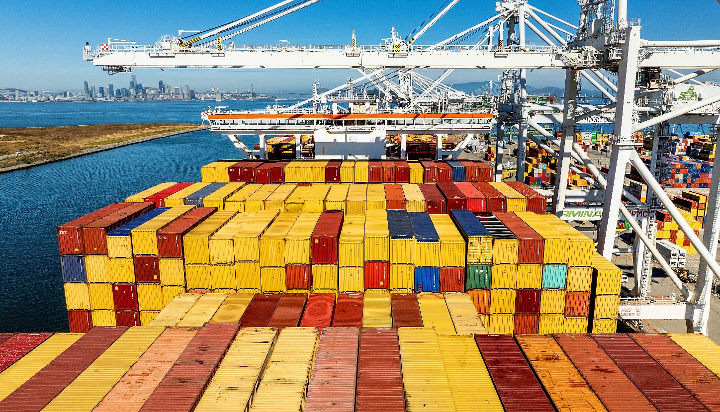 U.S. trade deficit slipped to $901 billion last year amid Trump tariffs