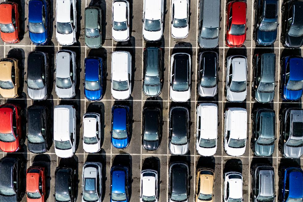 Land Rover Maker Jaguar and Land Rover maker pauses shipments to US as it develops post ...