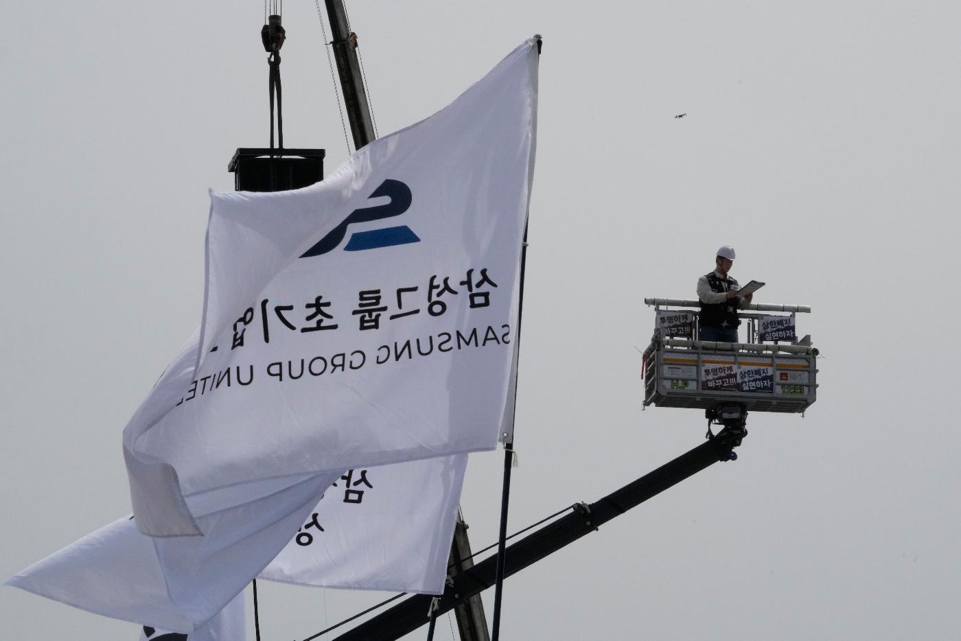 Choi Seung-ho, a leader of the Samsung Electronics labor union, speaks during a rally demanding higher bonuses at its computer chip complex in Pyeongtaek, South Korea, Thursday, April 23, 2026. (AP Photo/Ahn Young-joon)