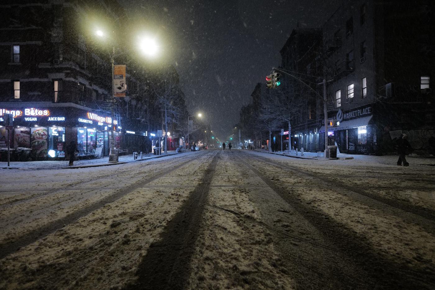 Snow falls in the Alphabet City neighborhood of New York, Sunday evening, Feb. 22, 2026. (AP Photo/Patrick Sison)