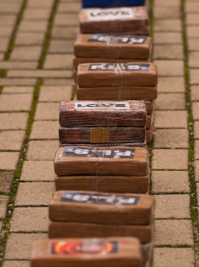 Spain seizes 11 tons of cocaine in shipping containers. Most of the ...