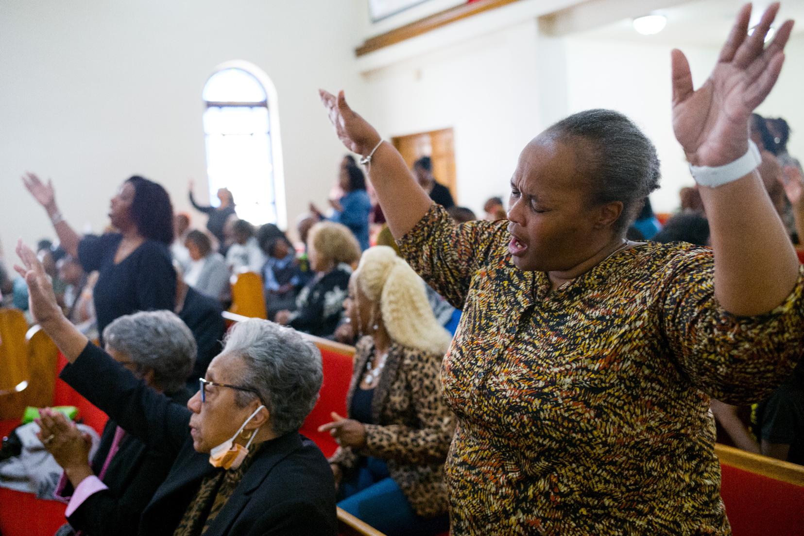 Carla Beard-Owens sings during service at Morningstar Baptist Church in Clairton, Pa., on Sunday, Oct. 19, 2025. (Quinn Glabicki/Pittsburgh's Public Source via AP)