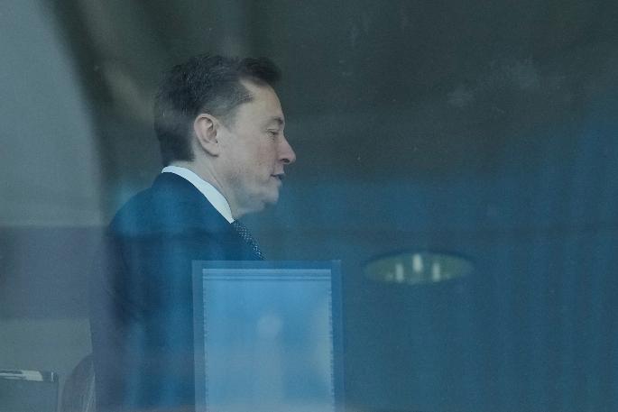 Elon Musk walks through a hallway inside the U.S. District Court in Oakland, Calif., Wednesday, April 29, 2026. (AP Photo/Godofredo A. Vásquez)