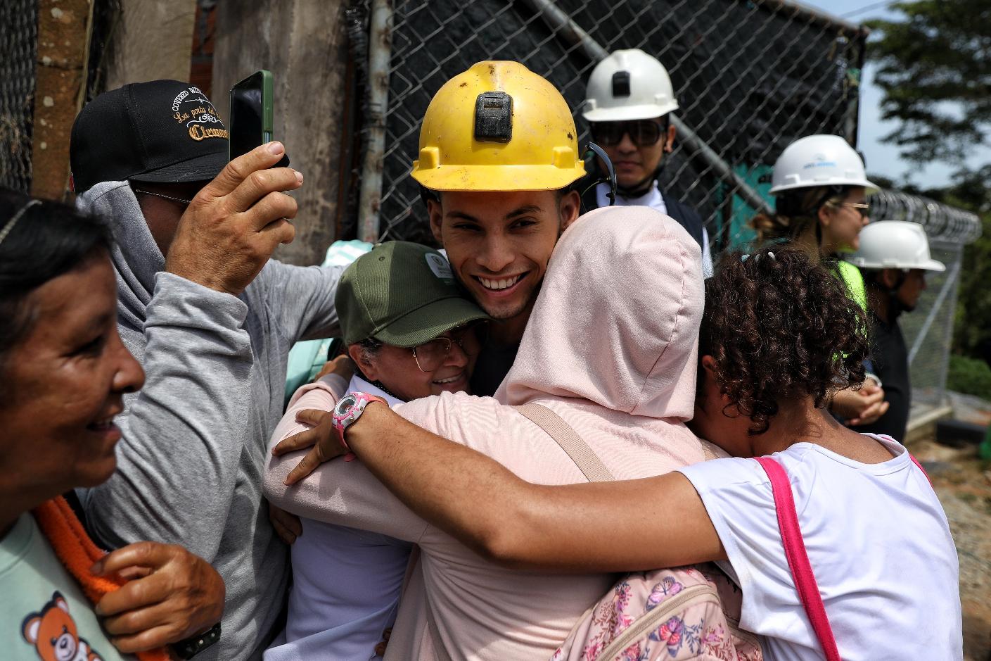 23 Miners Rescued After 43 Hours Trapped In Colombian Gold Mine