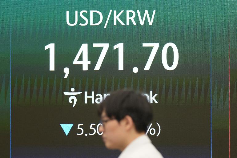 Oil prices slip and Asian shares mostly gain as US-Iran talks still in ...