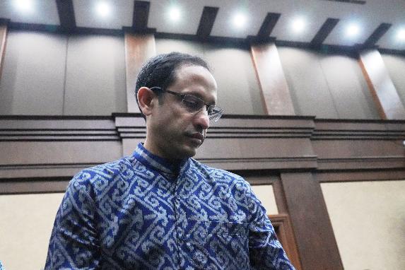 Nadiem Anwar Makarim, former Education Minister and the co-founder of Indonesia's payments platform and ride hailing company Gojek, reacts before the start of his trial hearing at the Corruption Court in Jakarta, Indonesia, Monday, April 20, 2026. (AP Photo/Achmad Ibrahim)